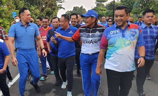Cik Ujang Jalan Santai Bersama AHY dan SBY
