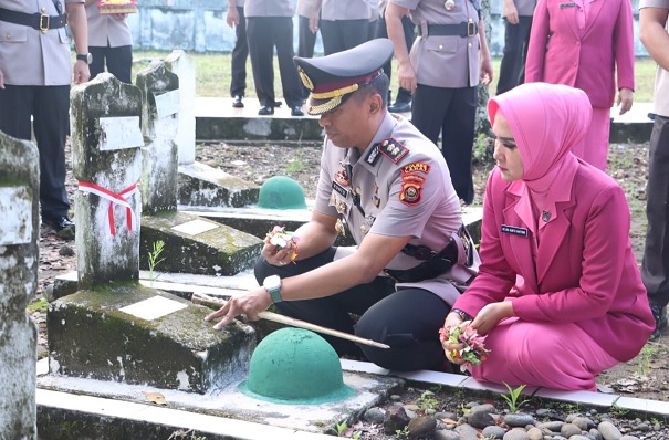 Kapolres Lahat S Kunto Hartono Pimpin Ziarah ke Taman Makam Pahlawan 