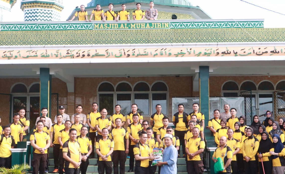 Polres Lahat Gelar Bakti Sosial di Masjid Al Muhajirin Menjelang Ramadhan 1446 Hijriah