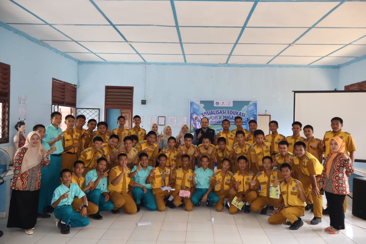 Hulu Migas Road to School, Medco E&P Sambangi SMA Negeri 1 Kikim Barat