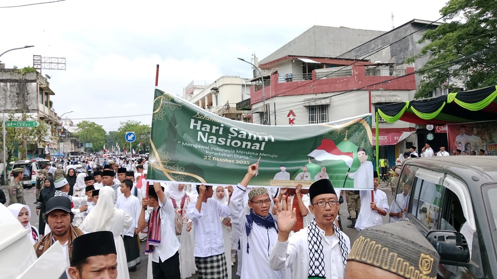 Kota Lahat Mendadak Ramai Dipenuhi “Pasukan Bersarung”, Long March Hari Santri dan Aksi Solidaritas Palestina