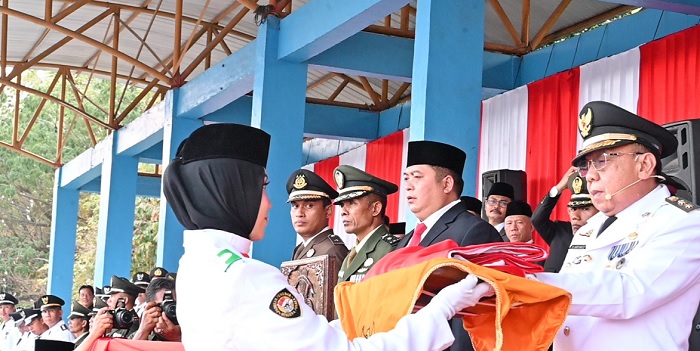 Penurunan Bendera Merah Putih Jadi Inspektur Wabup Lahat H Haryanto