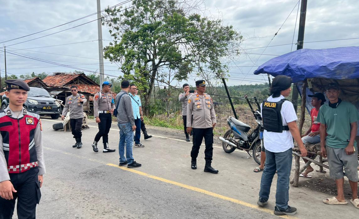 Ungkap Kasus Pungli di Jalan Rusak Jalinsum Desa Sugiwaras dan Desa Sukarami Gumay Talang Lahat