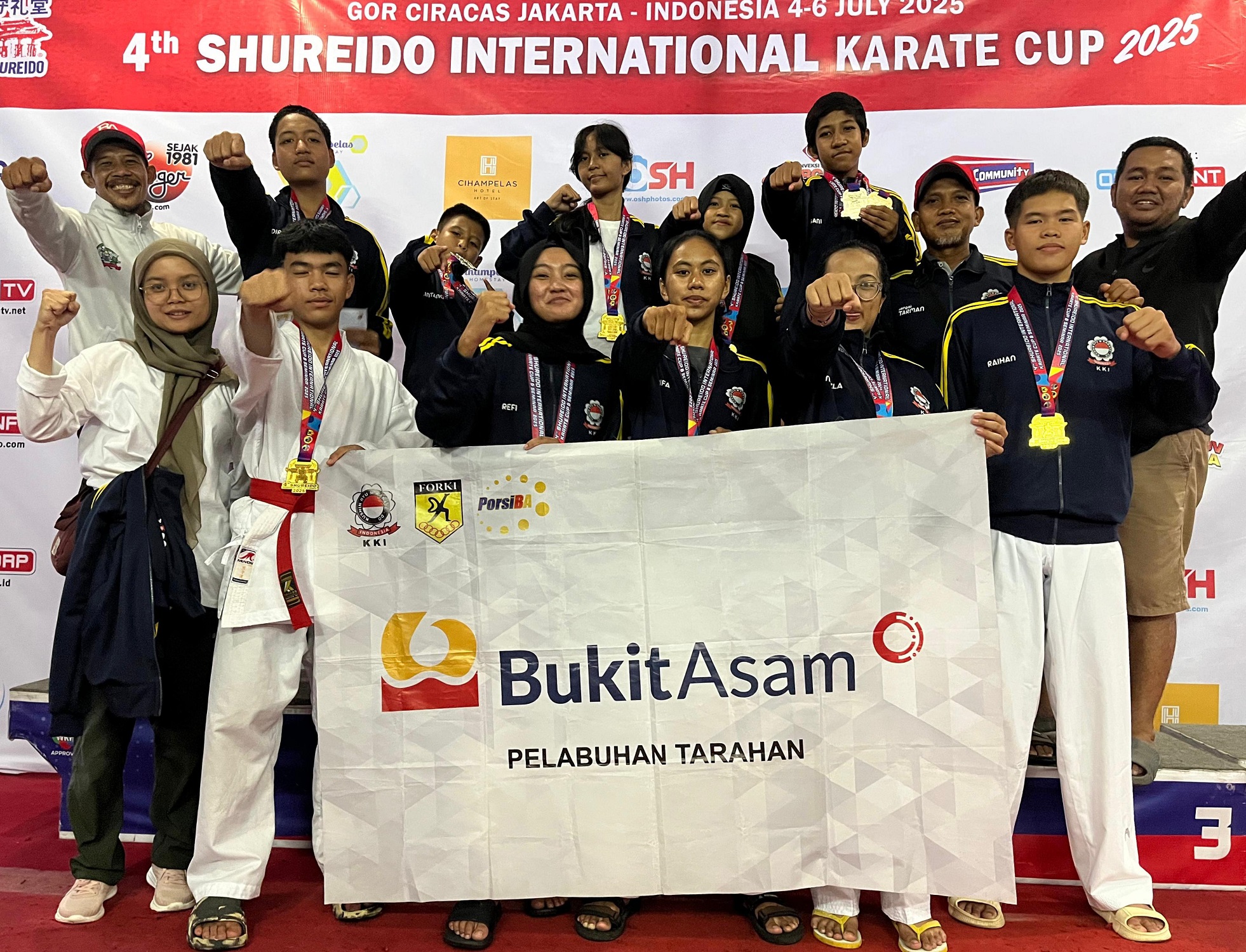 Tim Karate Binaan Bukit Asam Raih 13 Medali di Kejuaraan Internasional