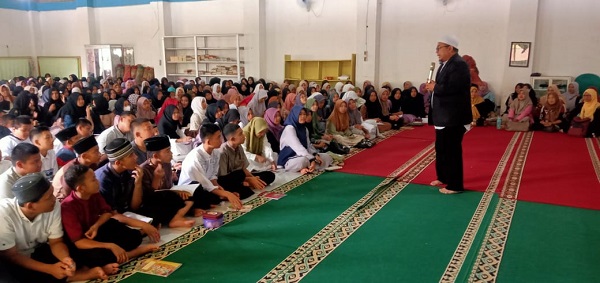 Hadirkan KH Taufik Hidayat SAg, SMP Negeri 1 Unggul Lahat Selatan Adakan Peringatan Maulid Nabi Muhammad SAW
