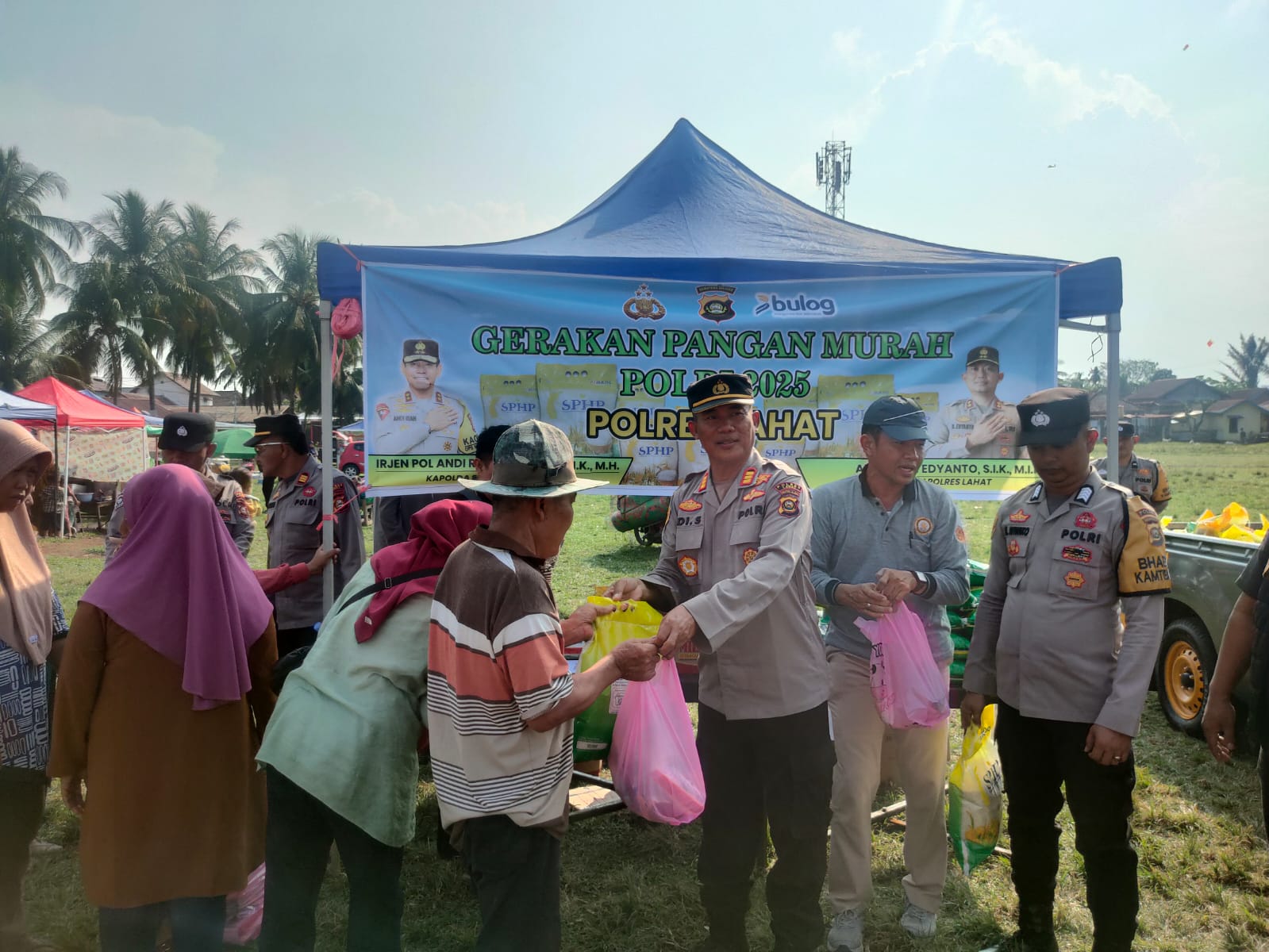 Polres Lahat Gelar Bazar Gerakan Pangan Murah, Ada Beras, Minyak Goreng, Gandum, Terigu, dan Gula Pasir