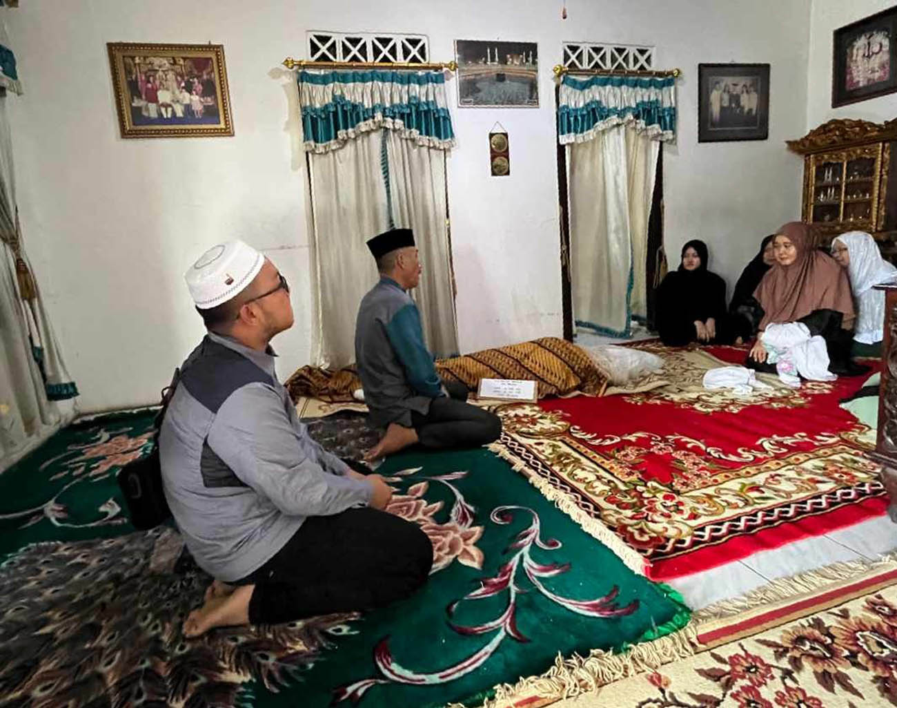 Calon Bupati Lahat Yulius Maulana Turut Berduka, Melayat ke Rumah Duka H A Rasyid Demasir