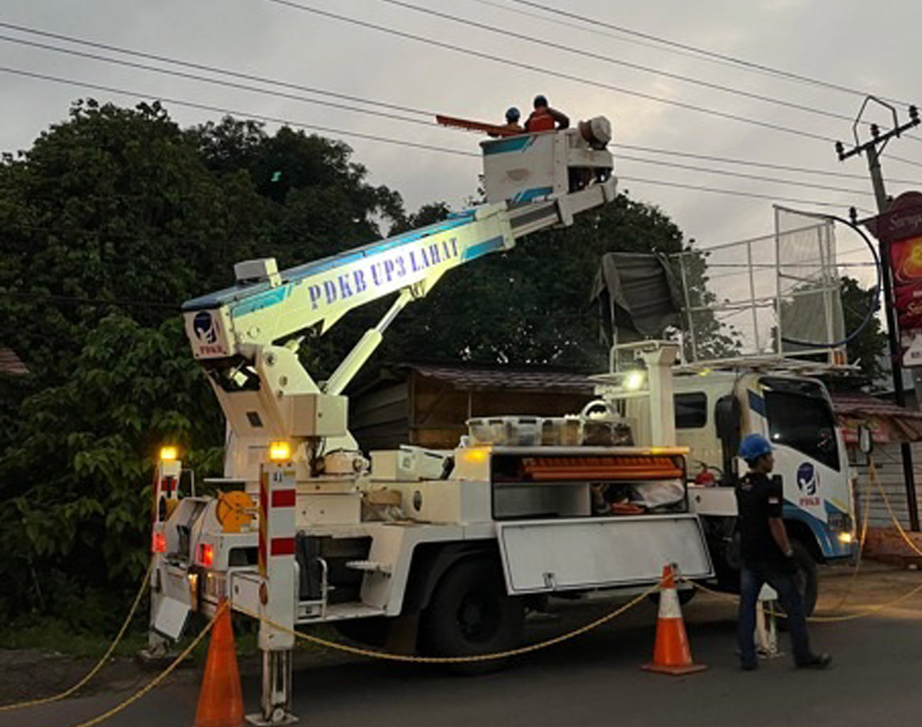 PDKB PLN UP3 Lahat Pasang CLD Alat Penangkal Petir Tingkatkan Proteksi Jaringan Baturaja