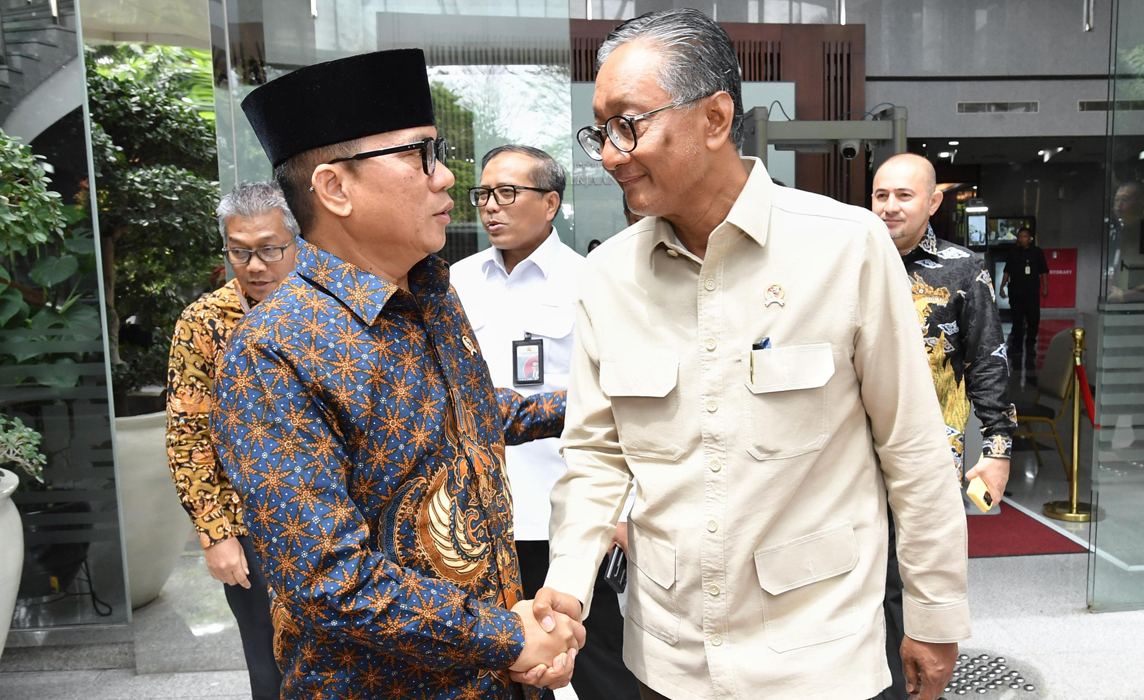 Bersama Menteri PU, Mendes Yandri Akan Tuntaskan Jalan Rusak di Desa-Desa Tertinggal