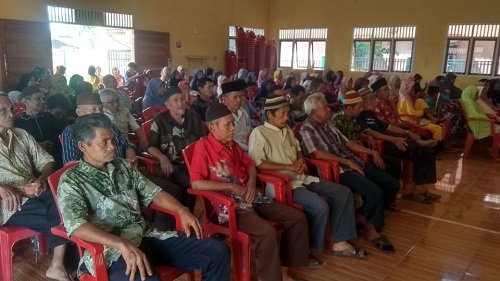 Hadiri Penyaluran BLT-DD di Gunung Agung, Ini Pesan Camat Merapi Barat