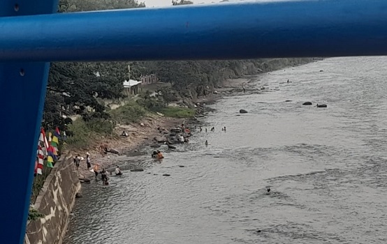 Air Menipis Warga Kota Lahat Merapat ke Sungai Lematang