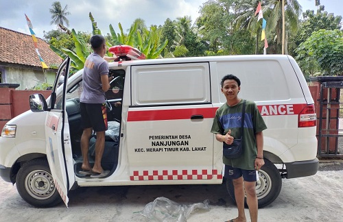 Ingat Pesan Puyang, Desa Nanjungan Mandikan Ambulance dan “Ngapam”