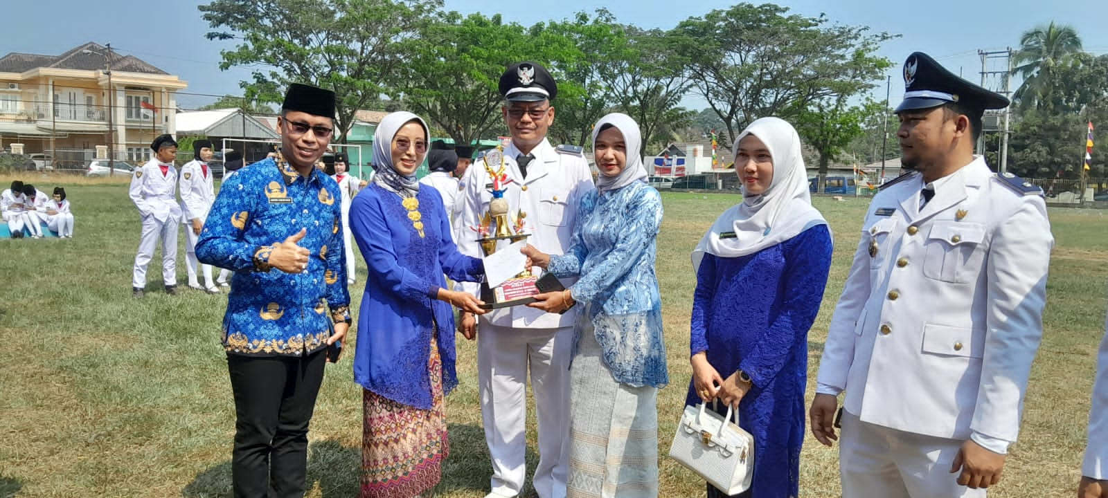 Keren, Ikan Seluang Berhasil Antarkan TP PKK Gunung Agung Raih Juara Pertama 