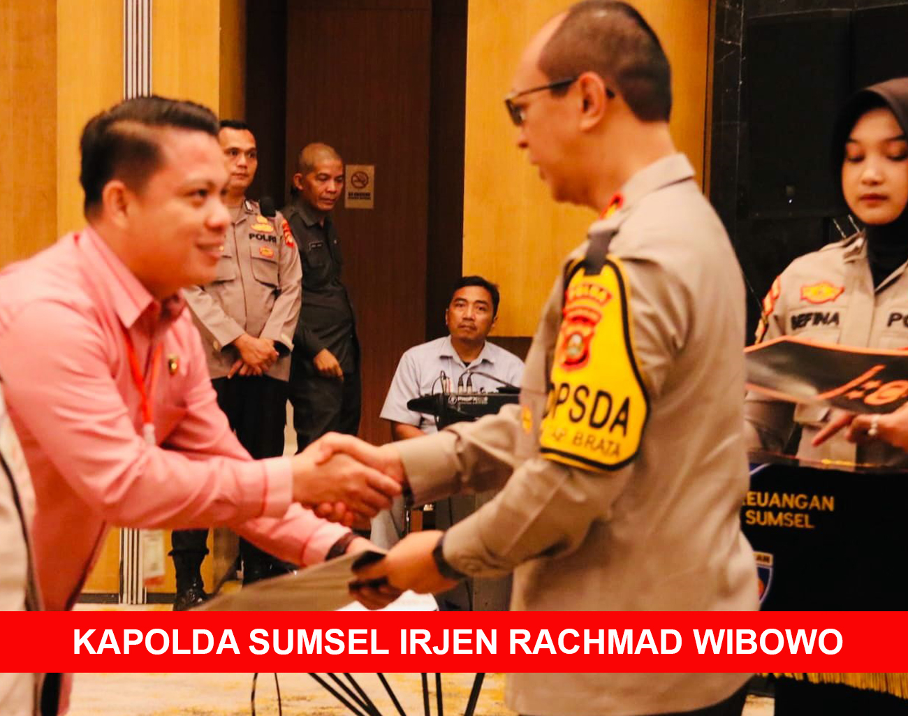 Kapolda Sumsel Irjen Rachmad Wibowo Beri Penghargaan Satker Berprestasi Dalam Pengelolaan Keuangan