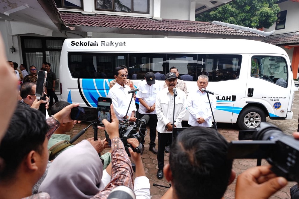 Kemenhub Serahkan 28 Bus Sekolah untuk Sekolah Rakyat: Akses Pendidikan Kian Merata di Indonesia
