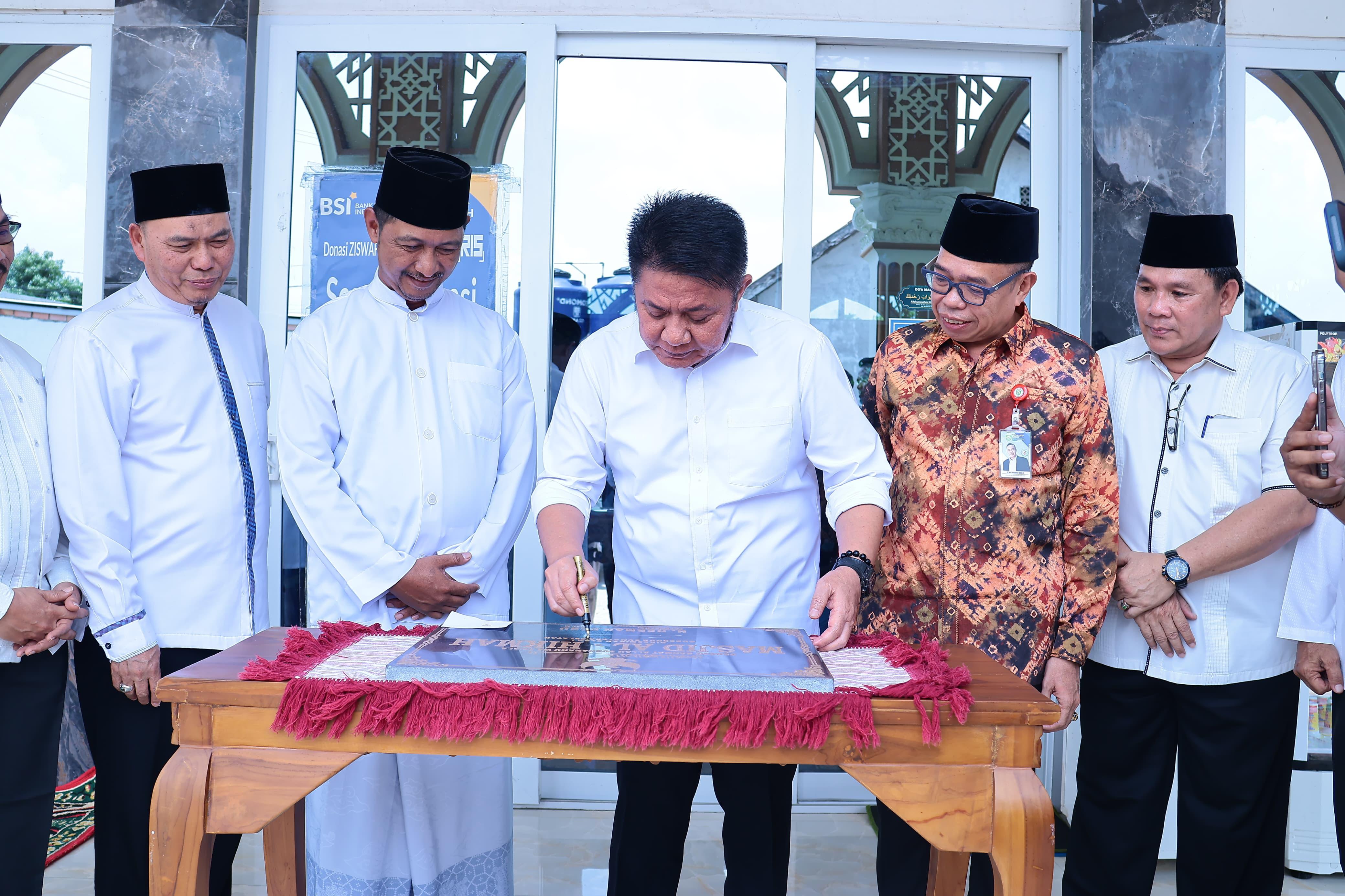 Gubernur Herman Deru Resmikan Masjid Al-Hikmah, Tegaskan Pentingnya Keswadayaan Umat