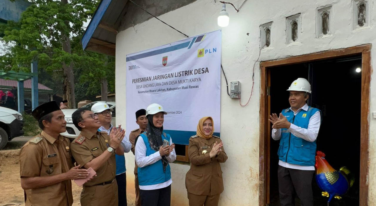 Akhirnya Sindang Laya-Mukti Karya Terang Benderang, PLN dan Bupati Musi Rawas Resmikan Jaringan Listrik