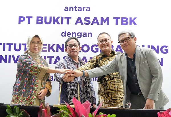 Kembangkan Teknologi Dekarbonisasi hingga Hilirisasi, PTBA Gandeng ITB & Unpad