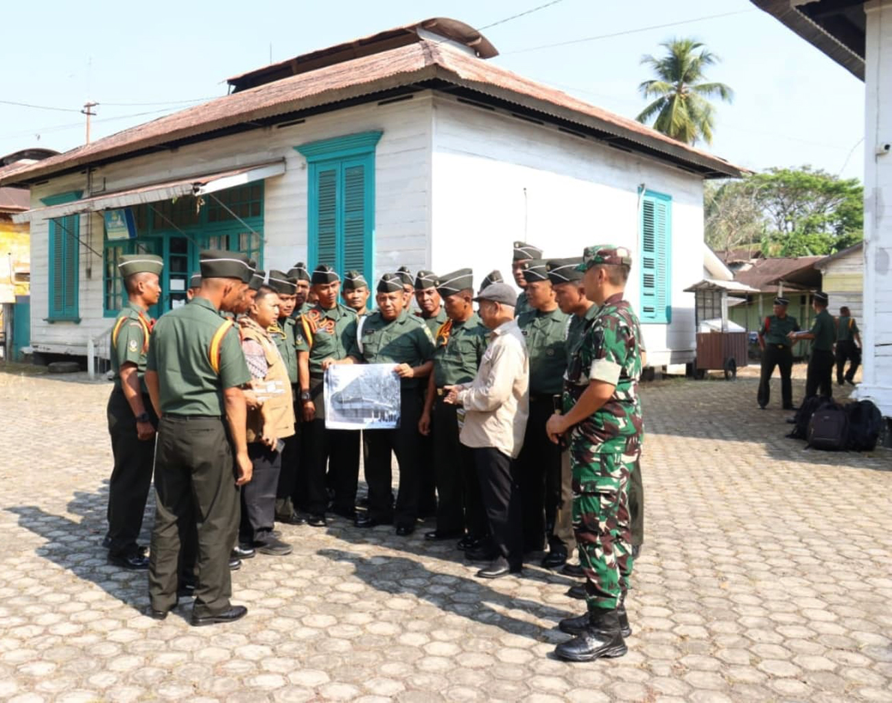 Siswa Diktukbasus TNI AD TA 2024 Wisata Budaya di Lahat