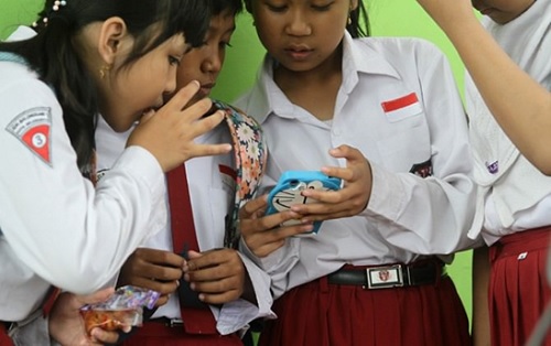 Mengintegrasikan Penggunaan SmartPhone di Sekolah Dasar, Peluang dan Tantangan