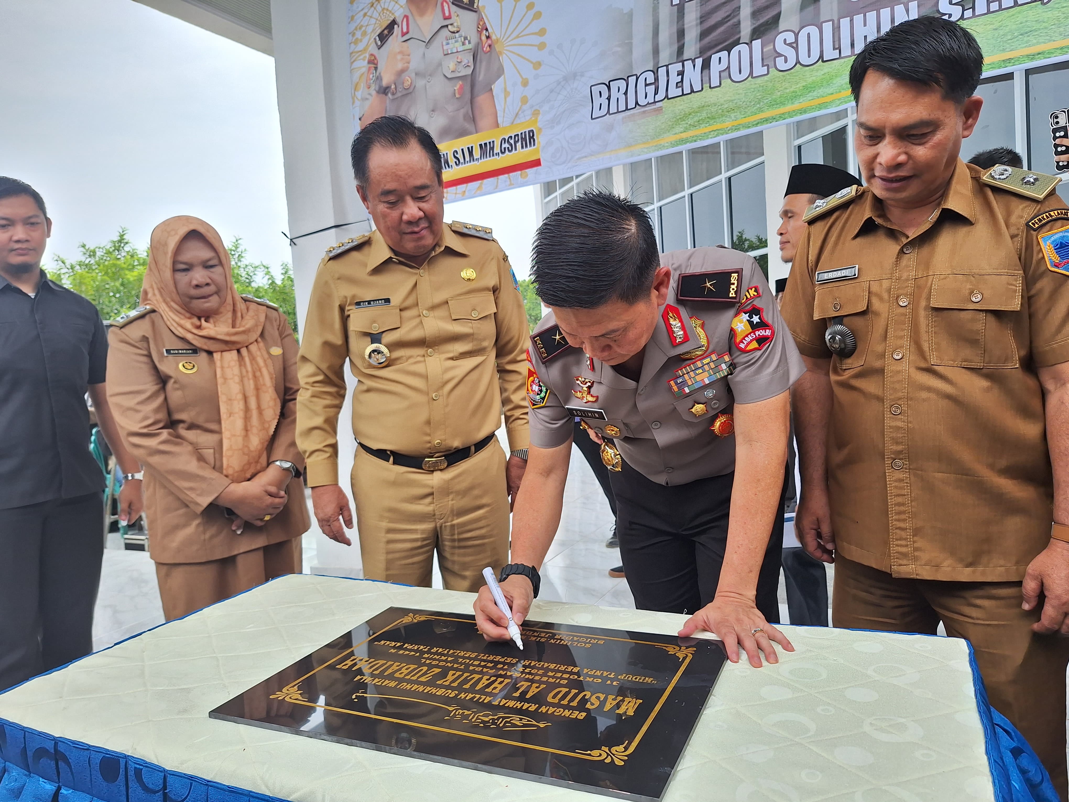 Bupati Lahat dan Brigjen Pol Solihin Resmikan Masjid Al Halik Zubaidah Desa Lebak Budi Merapi Barat