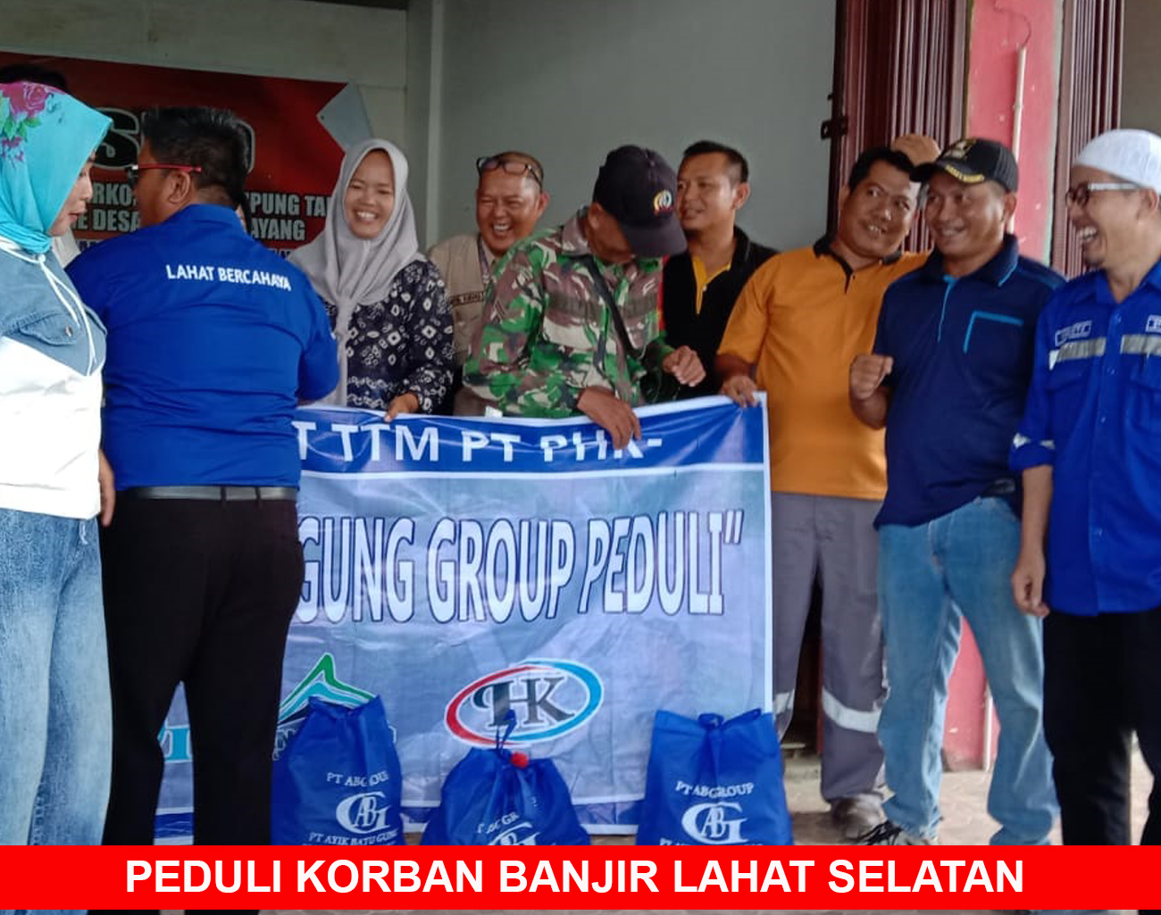 PT Ayik Batu Gung Group Peduli Korban Terdampak Banjir di Kecamatan Lahat Selatan