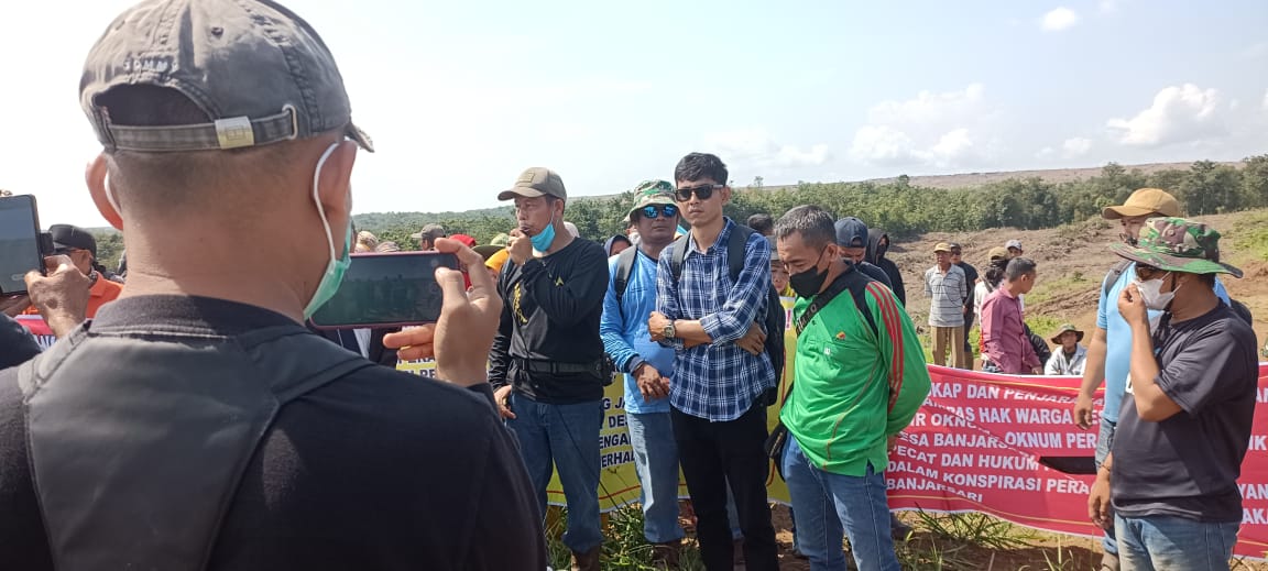 Aksi Damai Masalah Lahan Warga Desa Banjar Sari Ditujukan Untuk Presiden Republik Indonesia