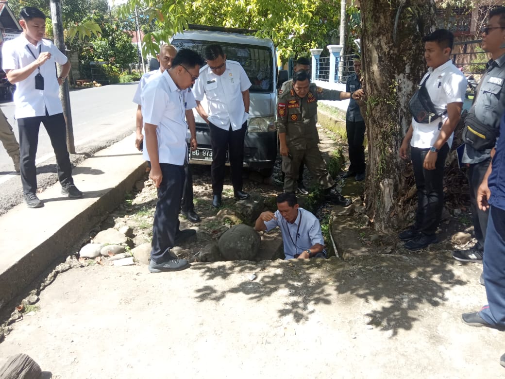 Miris, Pipa PDAM Penyebab Genangan Air Masuk ke Warung dan Banjiri Jalan