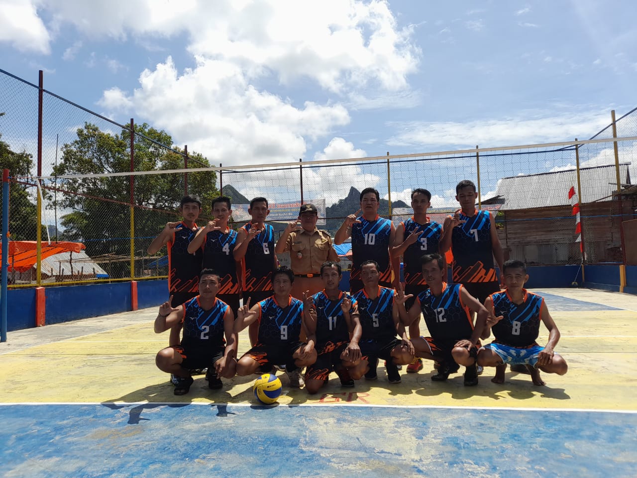 Camat Merapi Selatan, A Hadi Wijaya Buka Semi Open Turnamen Volly Desa Geramat 