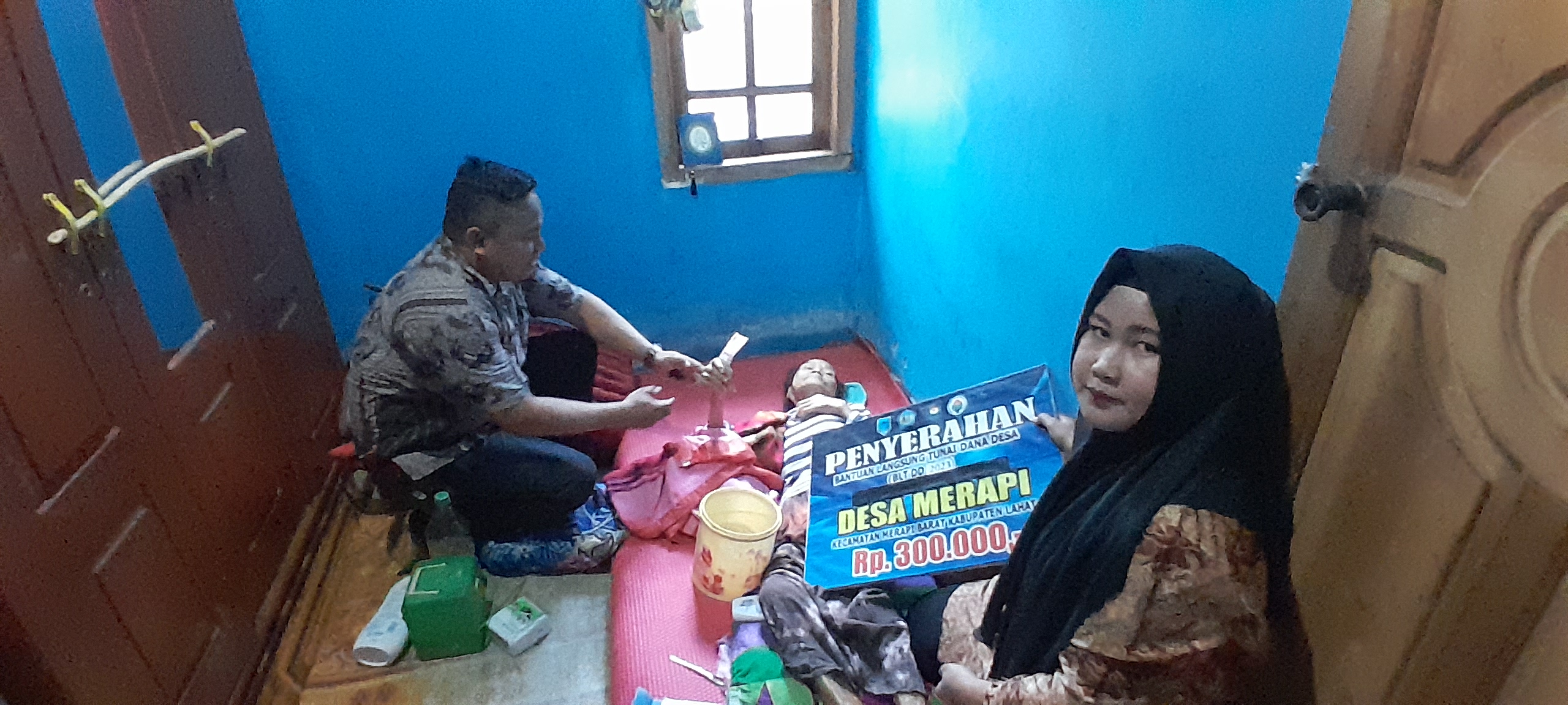 Pemerintah Desa Merapi Salurkan Bantuan Door to Door