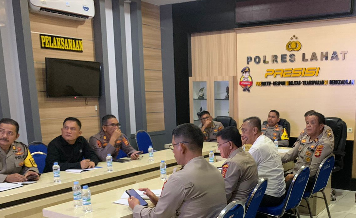 Kapolres Lahat Ikuti Zoom Meeting Rapat Koordinasi Operasionalisasi SPPG Polri