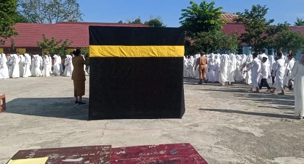 Alhamdulillah.. Ratusan Pelajar SMPN 1 Unggul Lahat Selatan, Mengikuti Praktik Manasik Haji dan Umrah