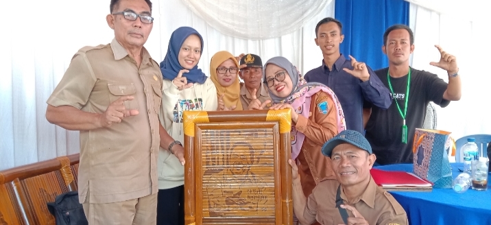 Keren, Stand Pameran Pembangunan Kikim Barat Ada Lukisan Foto Bupati Lahat Cik Ujang, Segini Harganya