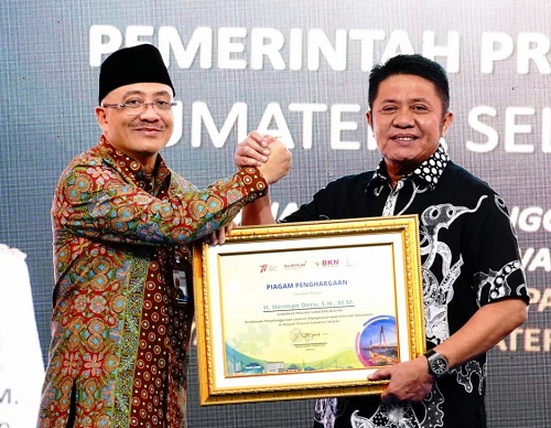 Gubernur Sumsel Herman Deru Raih BKN Award 2022 