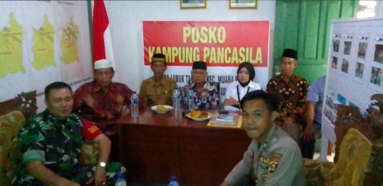 Lakukan Komsos, Babinsa Koramil 405-06/MP Sambangi Kampung Pancasila