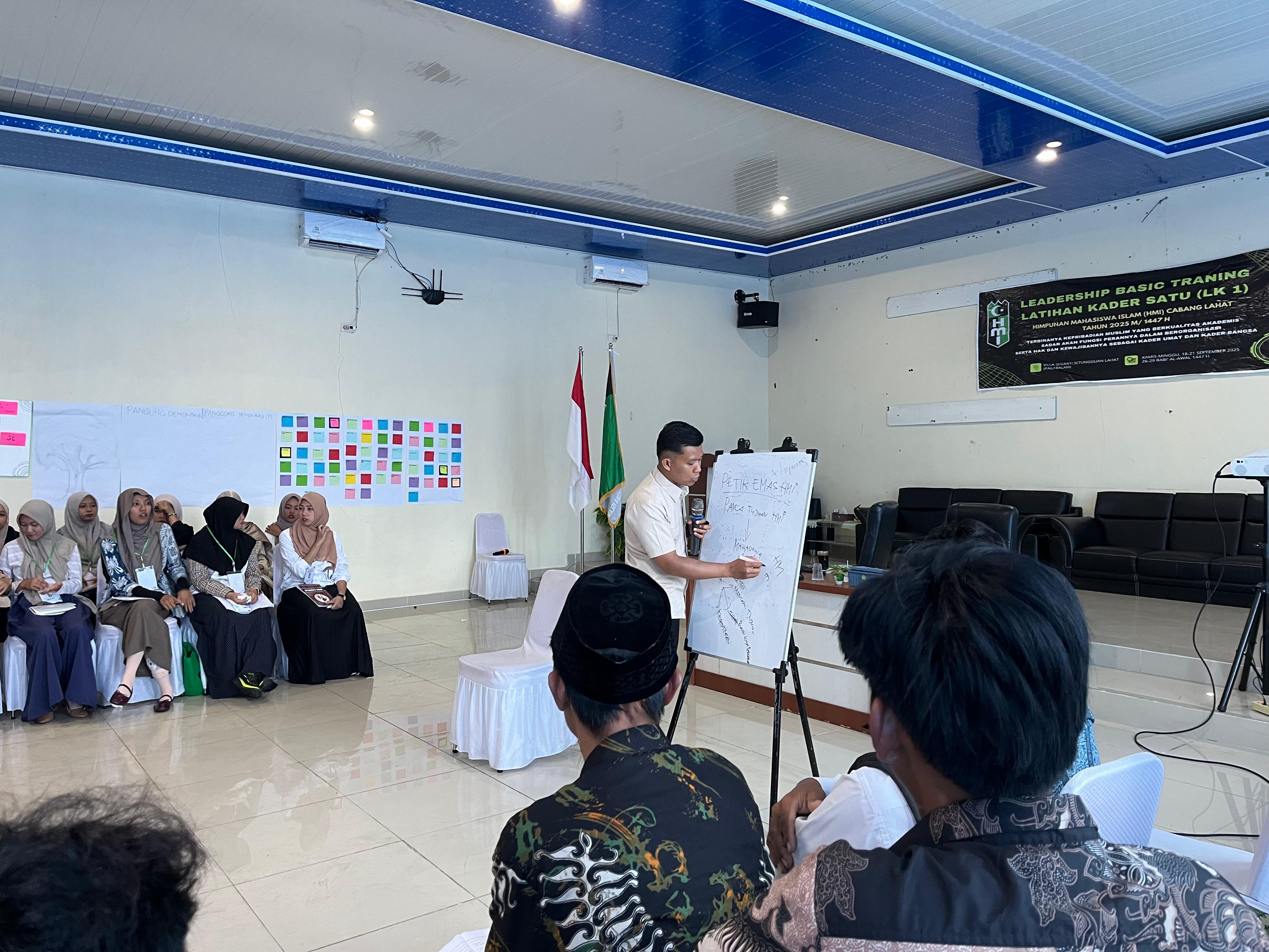 WASEKJEND PB HMI Tekankan Pentingnya PETIK EMAS dalam LK I HMI Cabang Lahat