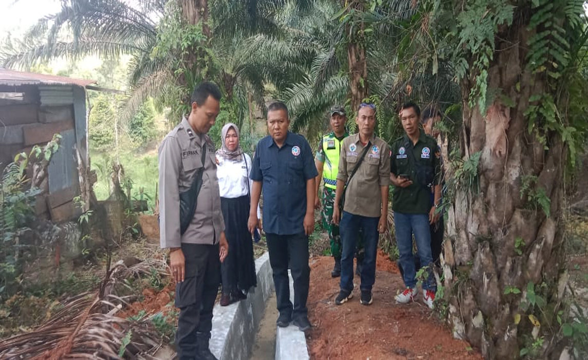 Pemerintah Kecamatan Kikim Tengah Lakukan Monev Dana Desa Tahap I Tahun 2025 di Desa Muara Lingsing 