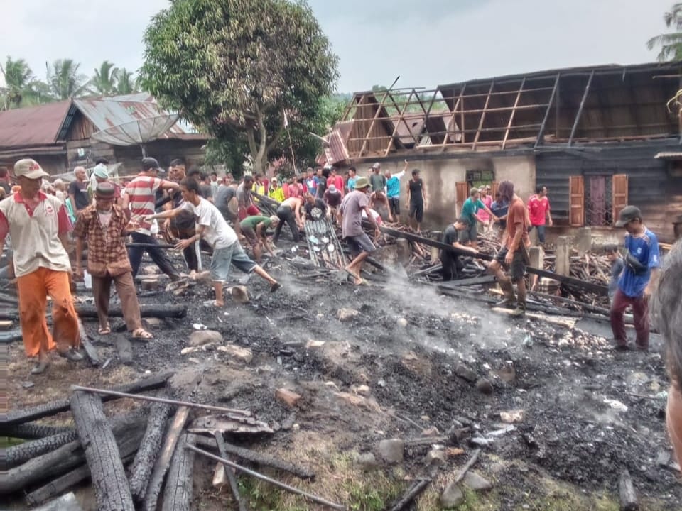 Empat Rumah di Empat Lawang di Amuk si Jago Merah