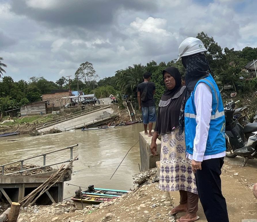 Srikandi PLN Kawal Pemulihan Pasca Banjir Bandang di Kabupaten Musi Rawas Utara