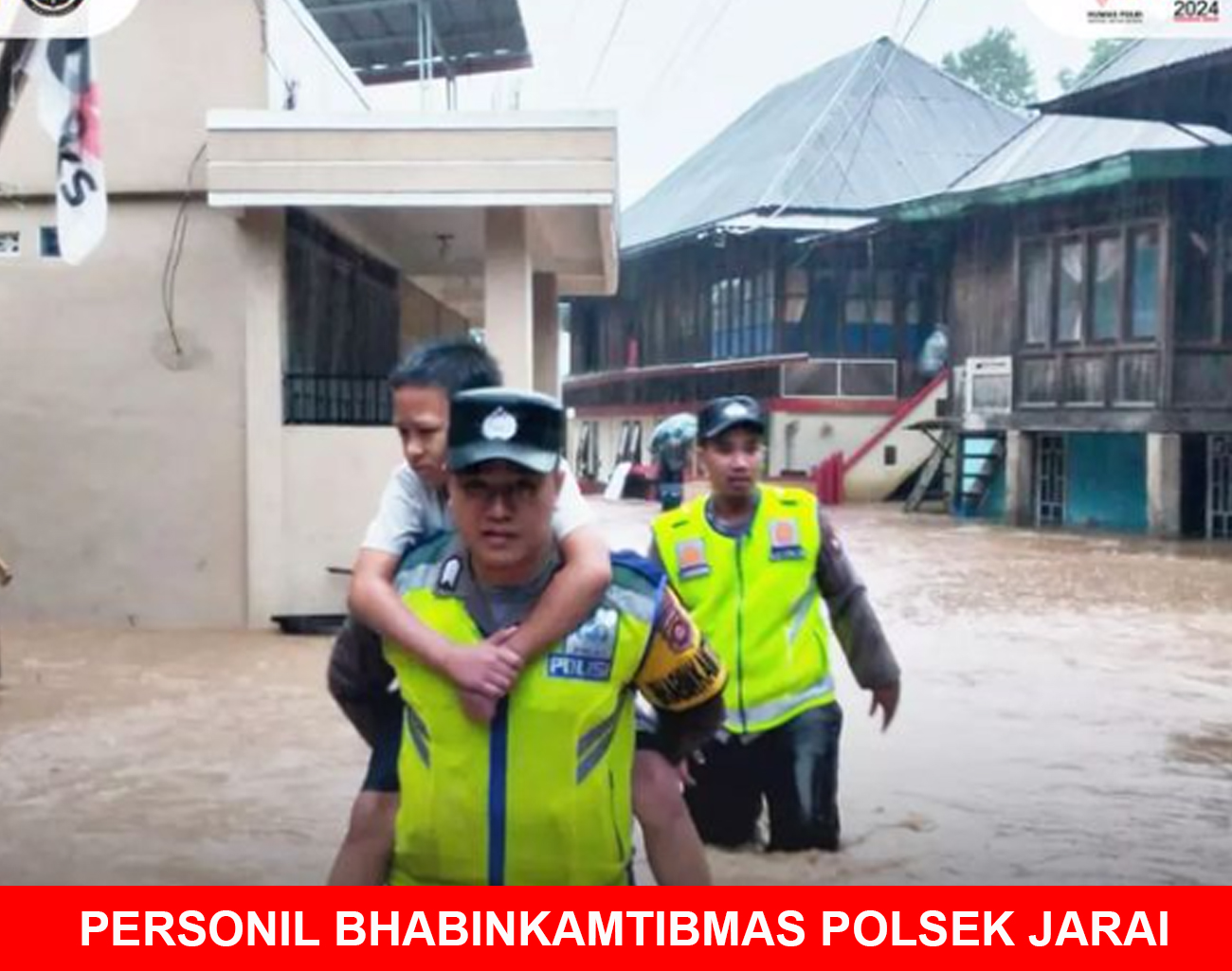Banjir Terjadi di Desa Nanti Giri dan Pelajaran Jarai Area Lahat, Bhabinkamtibmas Polsek Jarai Bantu Evakuasi 