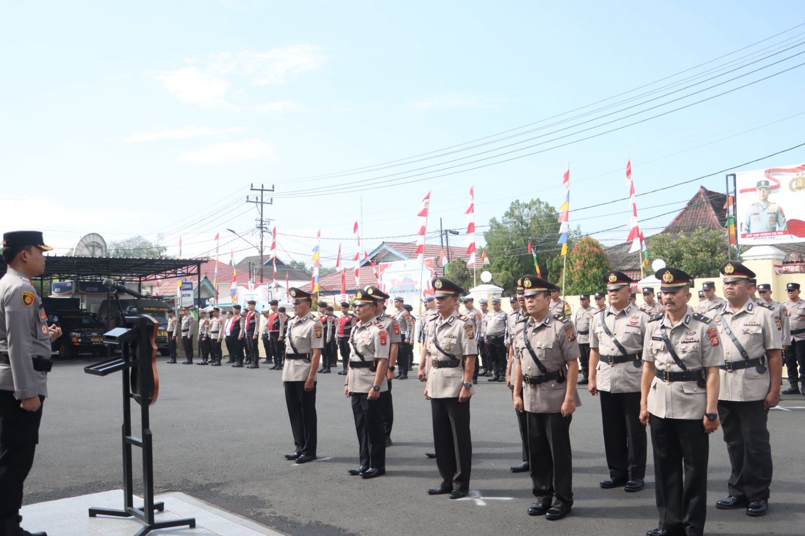 Kapolres Lahat Novi Edyanto Pimpin Upacara Serah Terima Jabatan Pejabat Utama dan Kapolsek Jajaran
