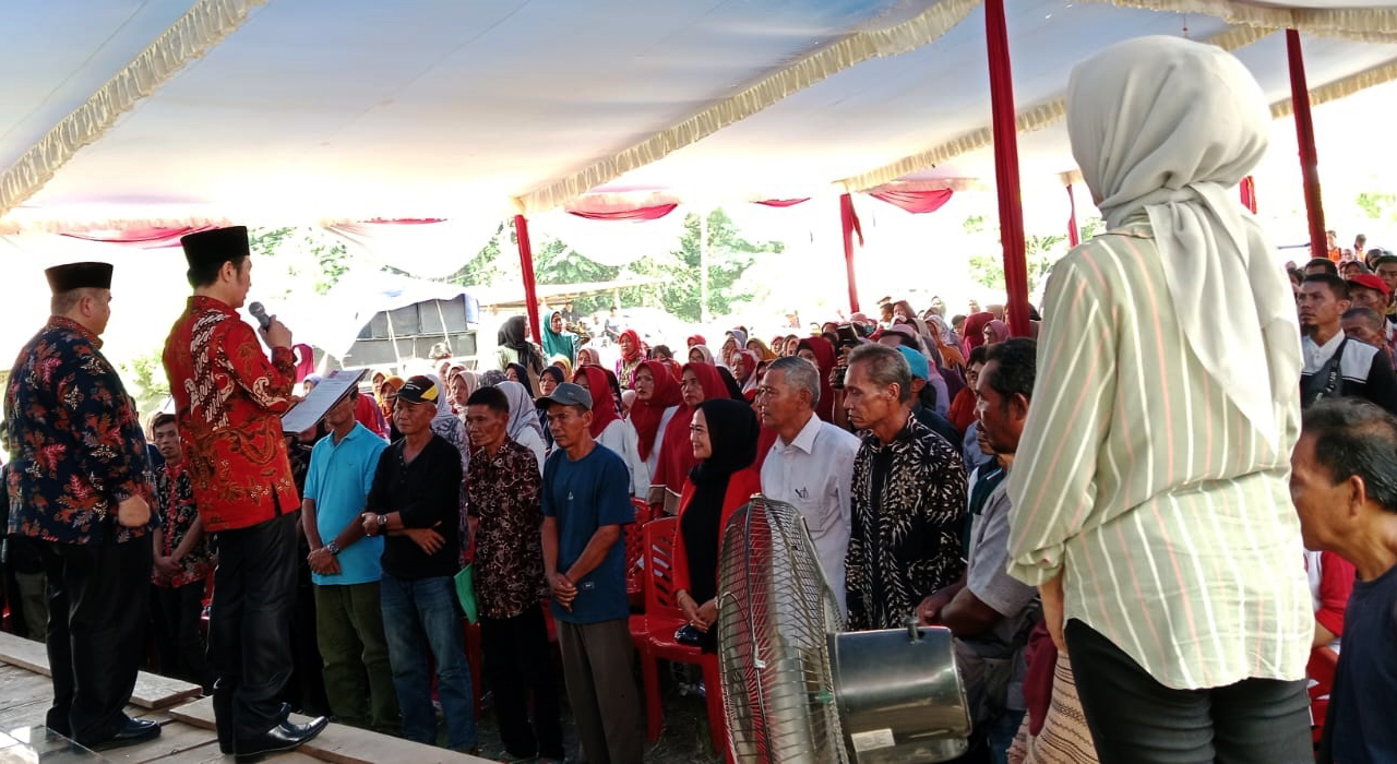 Menang 70 Persen, Cabup Lahat Yulius Maulana Potong Sapi di Kecamatan Pulau Pinang