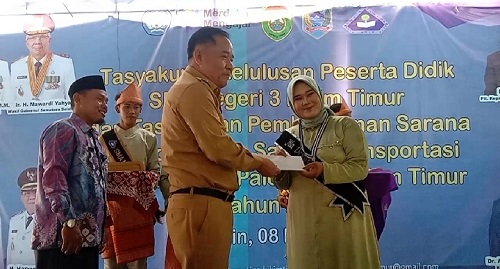 Bupati Lahat Cik Ujang : Selamat Atas Kelulusan Siswa Siswi SMAN 3 Kikim Timur, Pembangunan Jalan Dilanjutkan