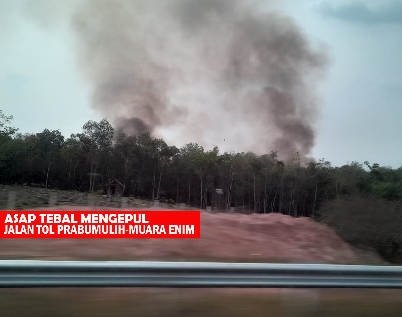 Asap Tebal Mengepul Terlihat dari Jalan Tol Prabumulih-Indralaya-Palembang Jadi Pemandangan Pengendara