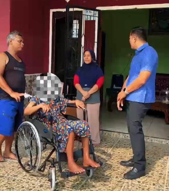 Luar Biasa! Peringati Hari Jadi Polwan ke-78, Sat Intelkam Polres Lahat Salurkan Bantuan Kursi Roda kepada War