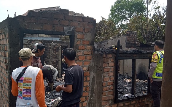 Rumah Amanah Terbakar di Desa Aromantai Jarai