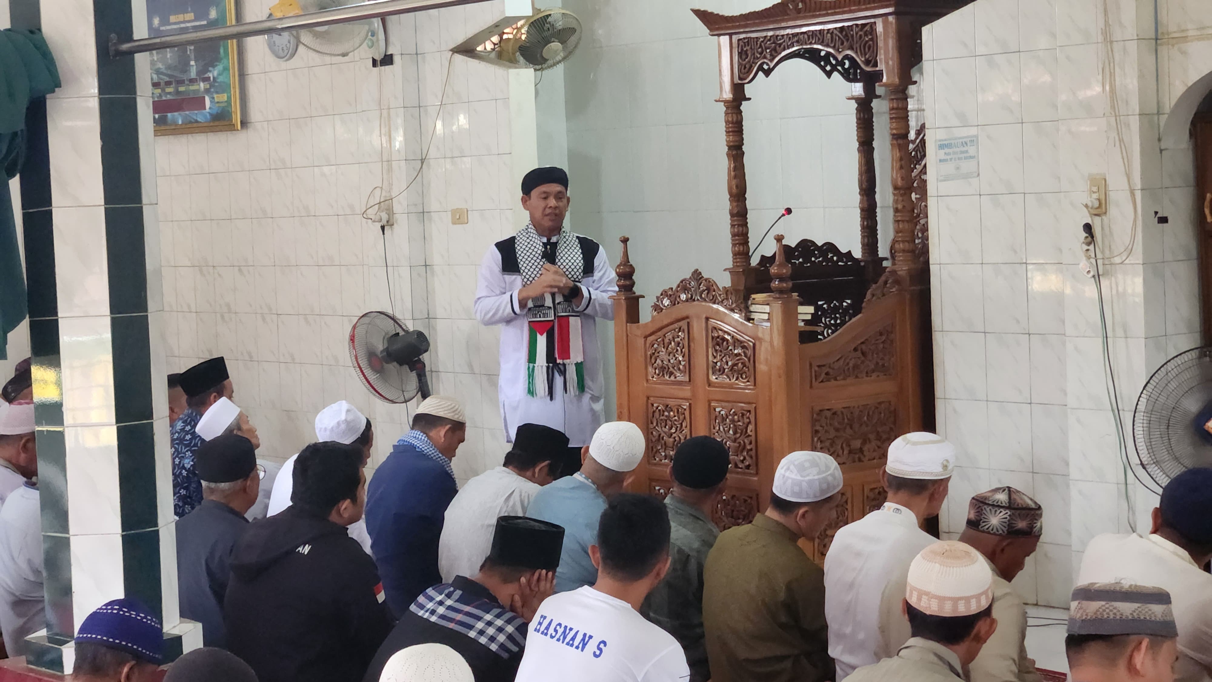 Pj Bupati Empat Lawang Jadi Imam Shalat Jum'at di Masjid Raya