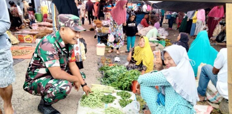 Babinsa Koramil 405-04/Ulu Musi Cek Ketersediaan Pangan dan Sembako