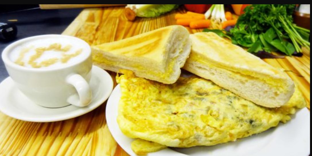 Bikin Omelet Hotel Berbintang dirumah yuk, Simpel Banget Lho Caranya