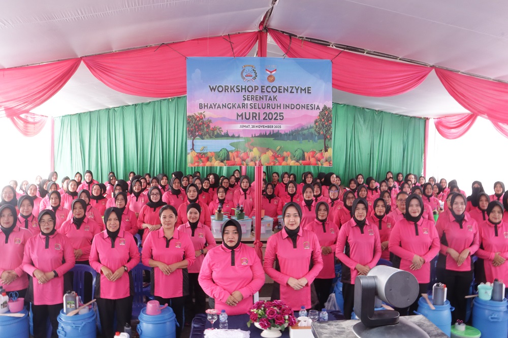 Workshop Ecoenzyme Serentak Bhayangkari Seluruh Indonesia Rekor MURI Tahun 2025